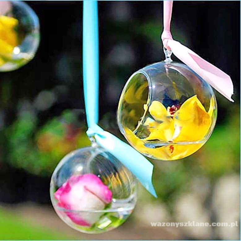 Bombki szklane w ogrodzie – HIT lata