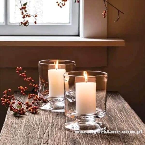 Piękno szklanych wazonów i jesienna atmosfera
